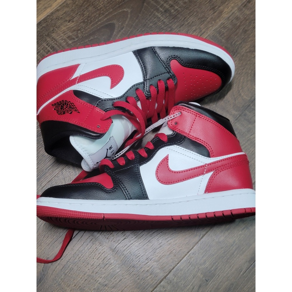 New Jordan 1 Mid‎ Chicago Black Toe Womens Size 6.5 Red Black White BQ6472-079 - Picture 2 of 5
